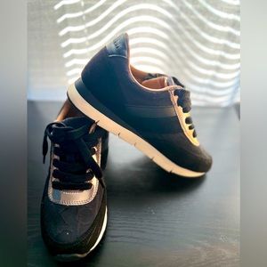 Calvin Klein Women Shoes Sneakers size 7.5 in excellent condition!